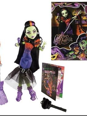 Monster High Casta Fierce doll-NIB